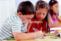 胎動總在右邊的原因有4個，和生男生女沒多大關系